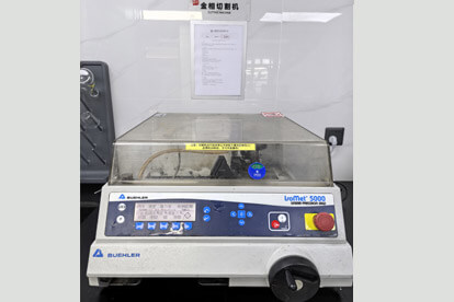 Metallografische Trennmaschine
