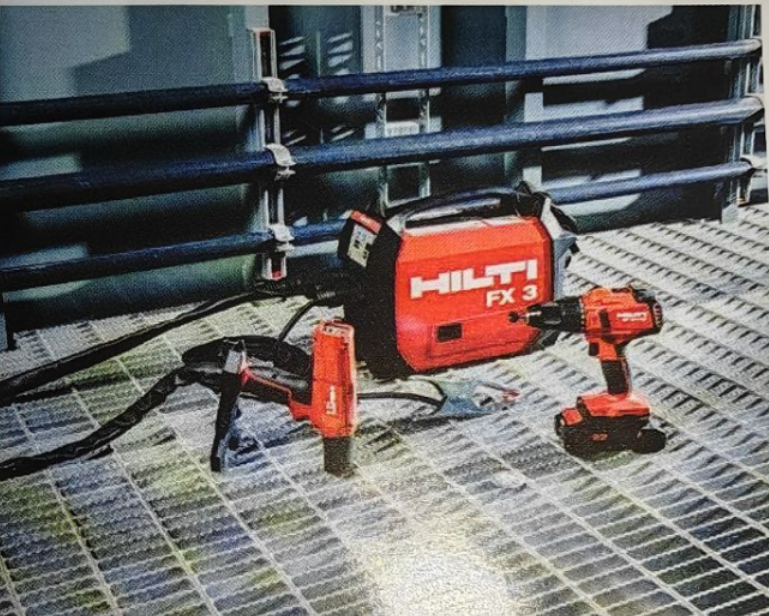 Das FX3-A drahtlose Bolzens chmelz-und Verriegelung werkzeug von Hilti vereinfacht die Befestigung von geschweißtem Stahl