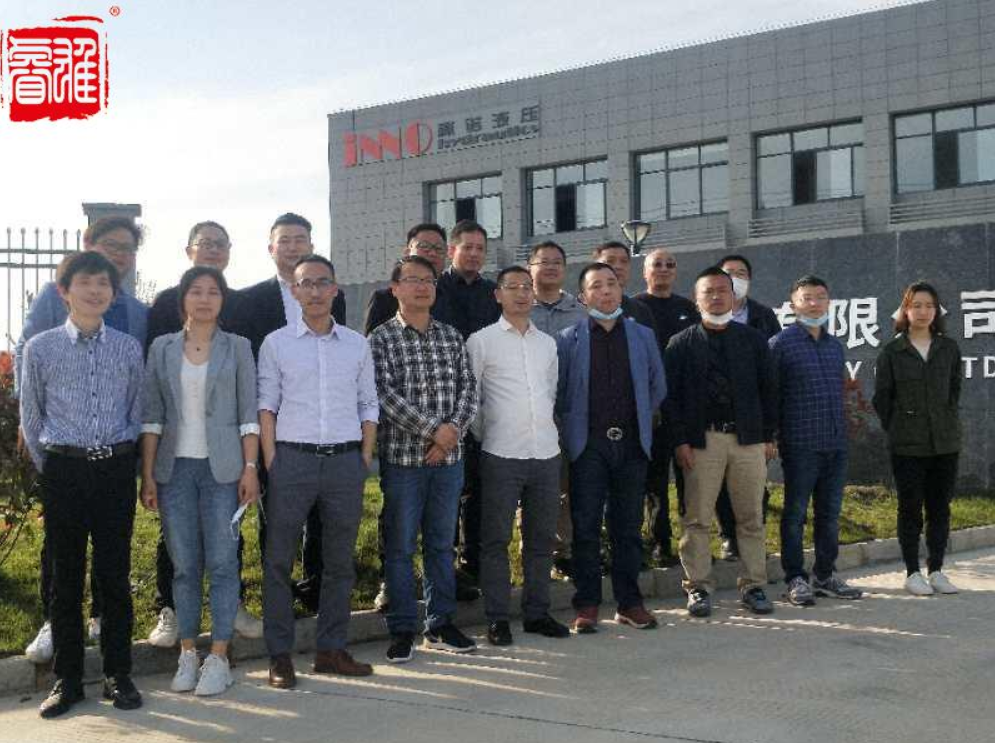 Gruppenfoto der gegenseitigen Besuchs fabrik 2