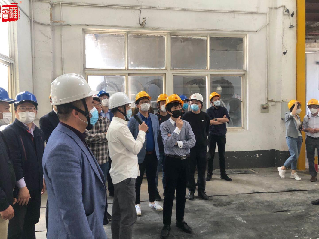 Gruppenfoto in der Fabrik 3